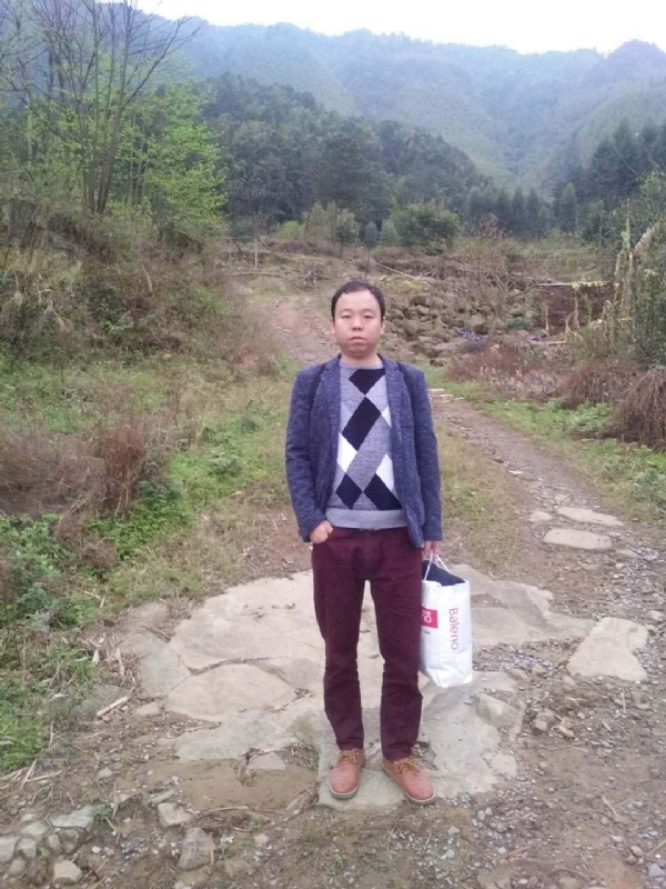 奋斗的第一张照片--安阳相亲服务中心