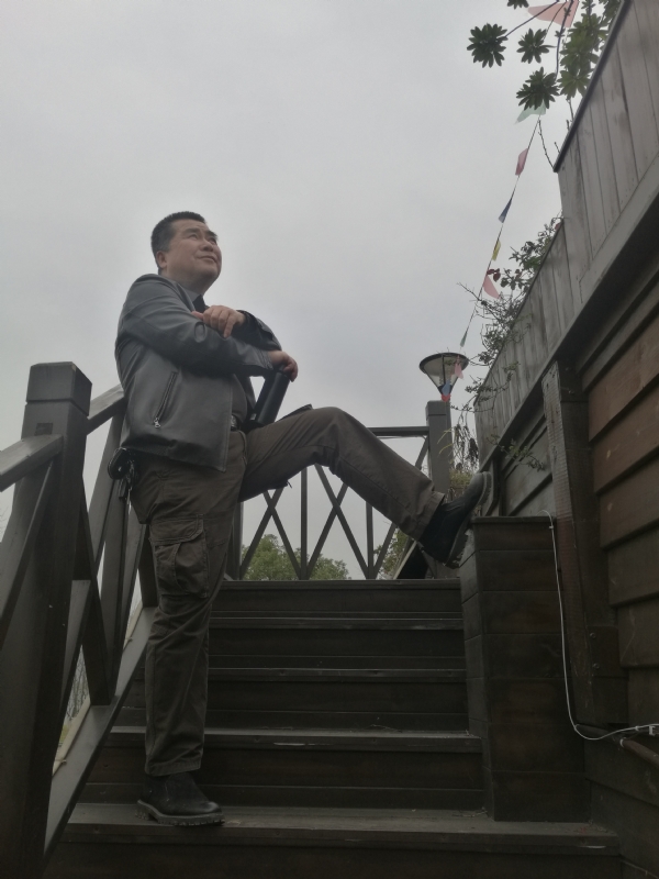 孤单背影的第一张照片--安阳相亲服务中心