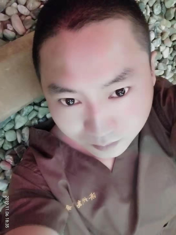 红枫叶的第一张照片--安阳相亲服务中心