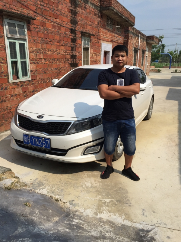 独坐街头的第三张照片--安阳相亲服务中心