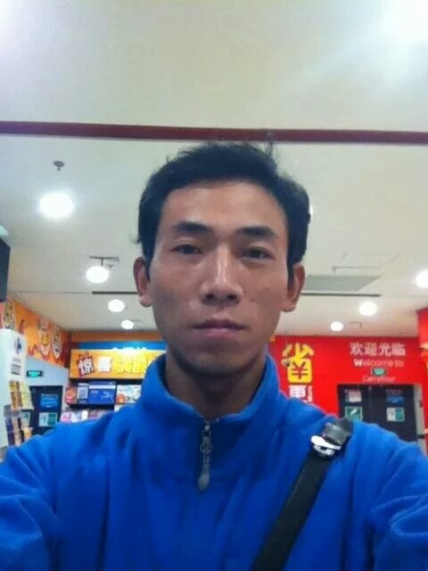 青草地溪水边的第一张照片--安阳相亲服务中心