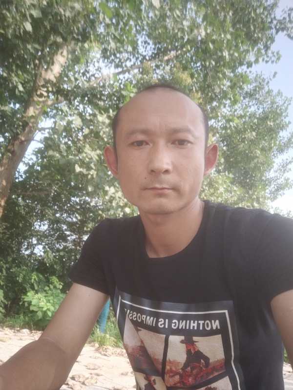 80大叔的第一张照片--安阳相亲服务中心