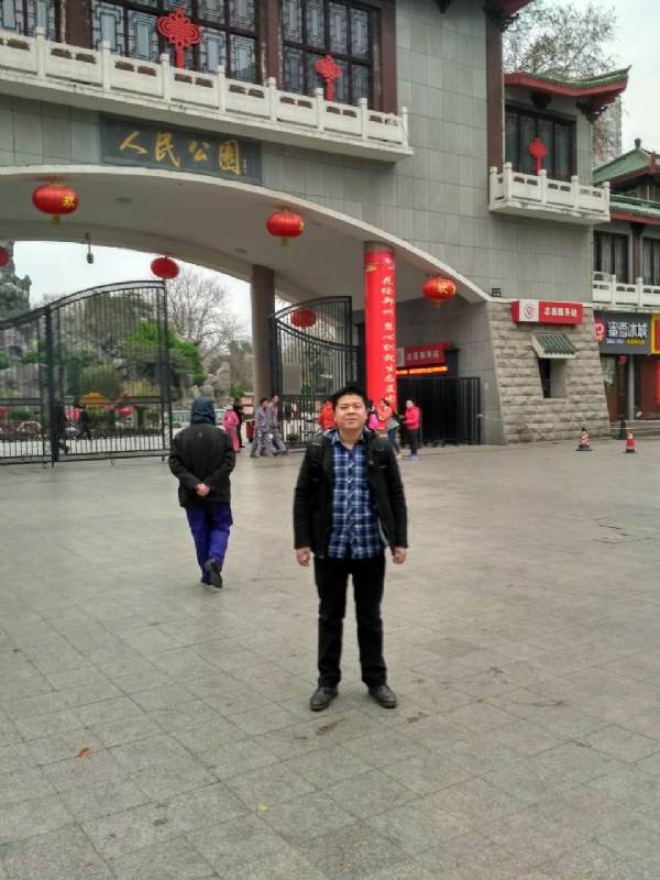 在奋斗的第一张照片--安阳相亲服务中心