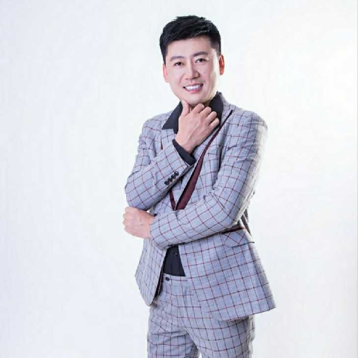 屋顶拾荒人的第一张照片--安阳相亲服务中心