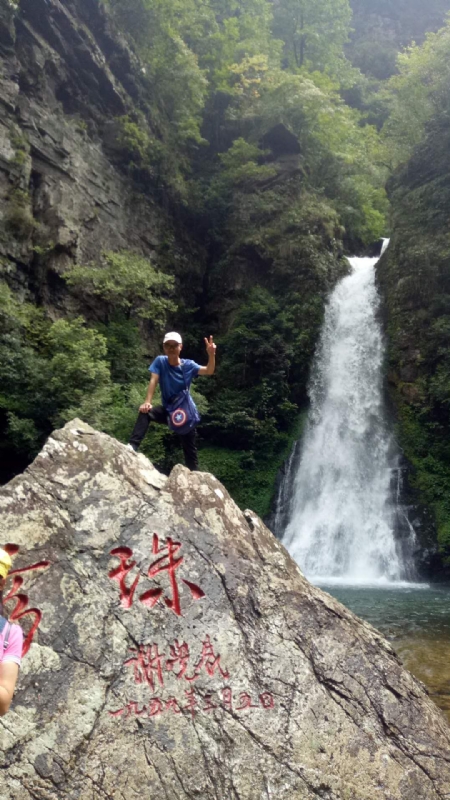海岸岩崖的第一张照片--安阳相亲服务中心