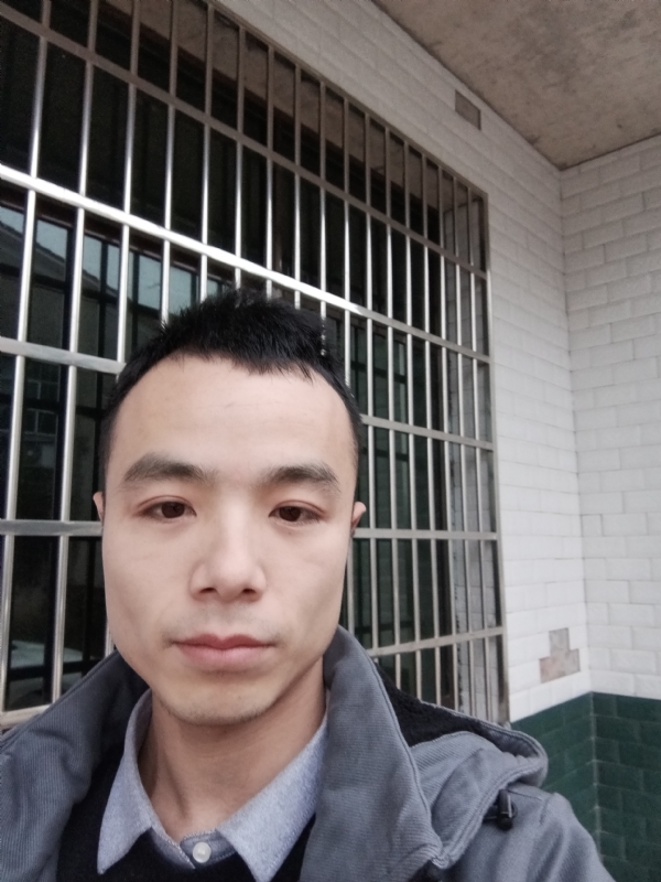 笑得那么开心的第三张照片--安阳相亲服务中心