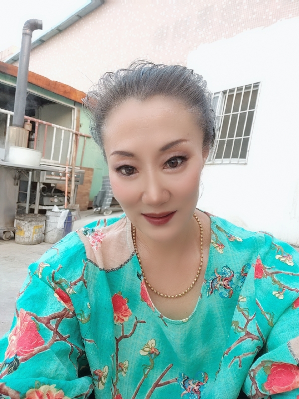 燕子的第三张照片--安阳相亲服务中心