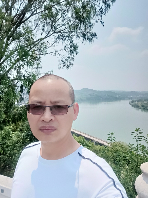 随缘随性的第一张照片--安阳相亲服务中心