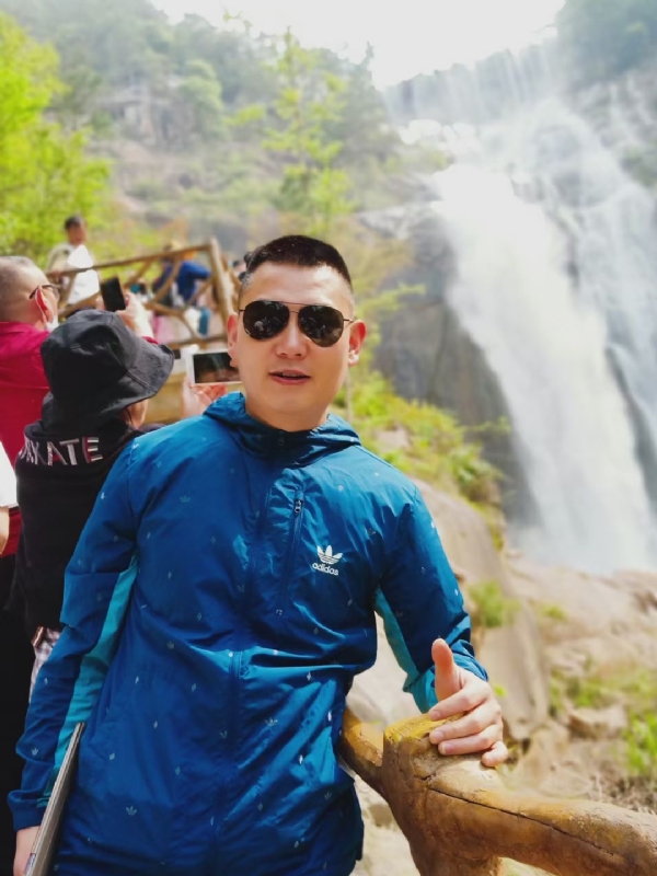 钟爱一生的第一张照片--安阳相亲服务中心