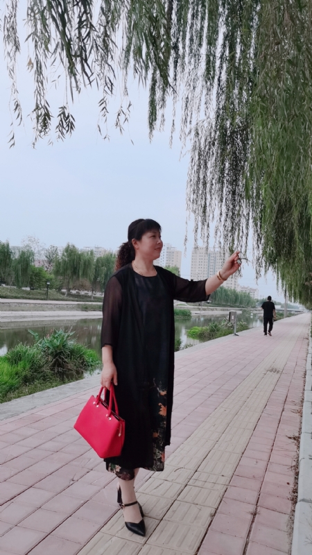 周本玲的第一张照片--安阳相亲服务中心