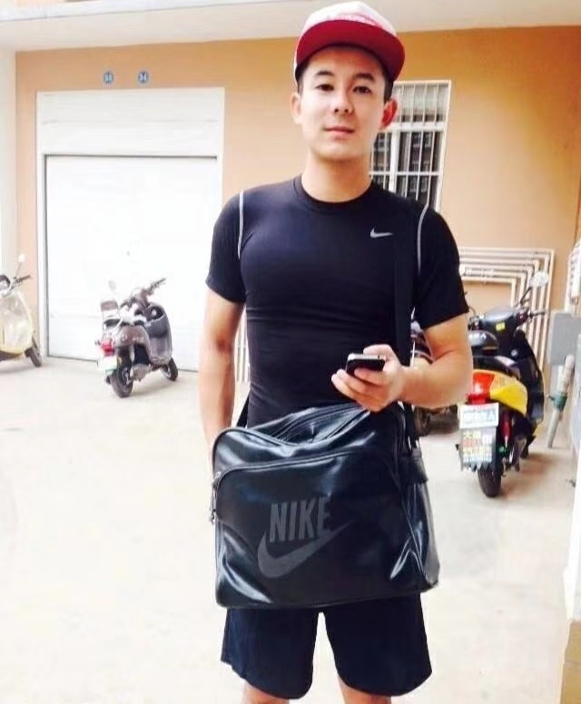 花花是只狗的第一张照片--安阳相亲服务中心