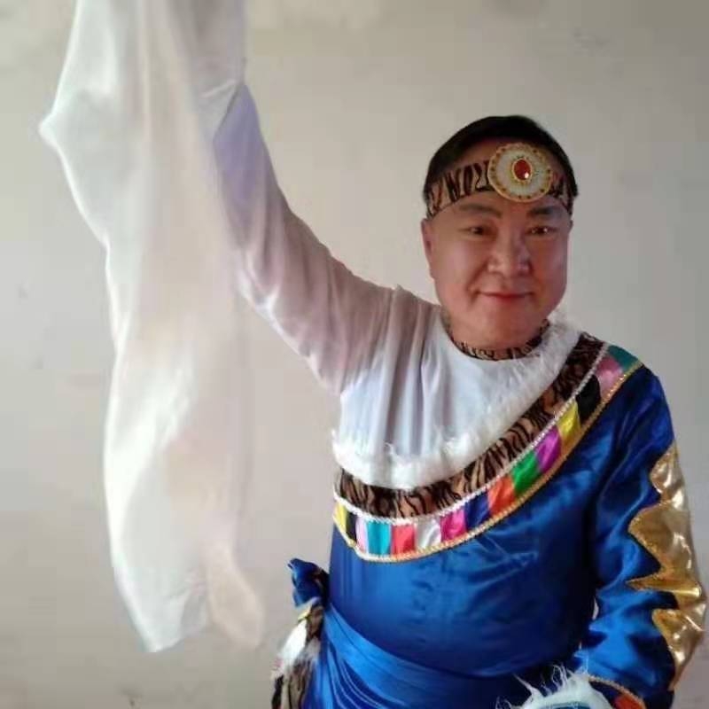 走在冷风中的第一张照片--安阳相亲服务中心