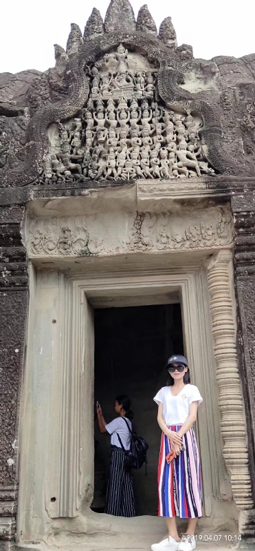 桃花与酒的第三张照片--安阳相亲服务中心