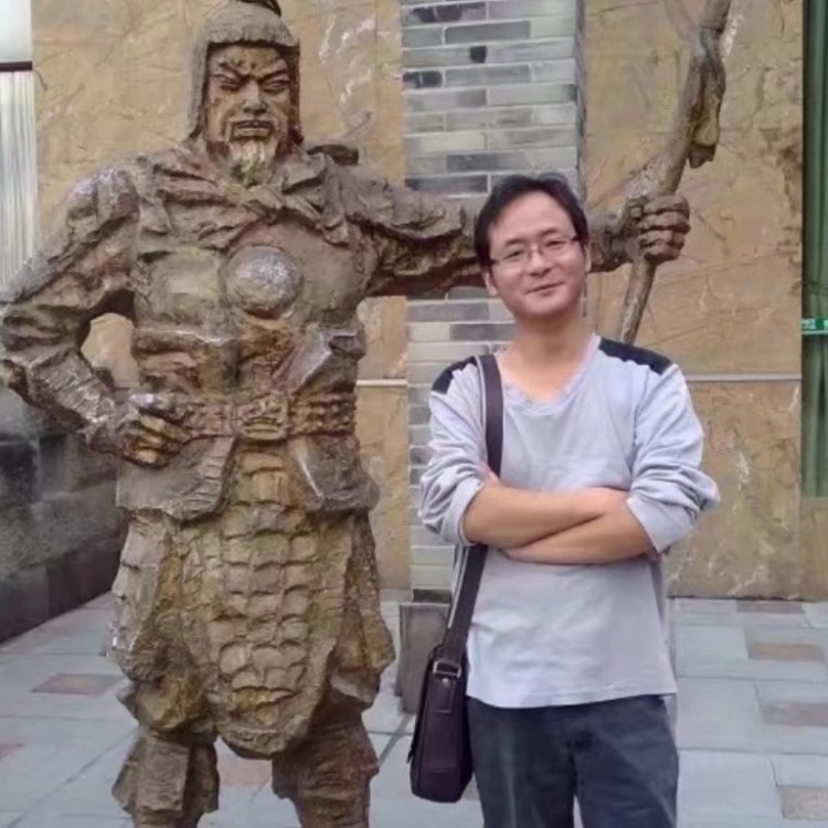 孤狼的第三张照片--安阳相亲服务中心