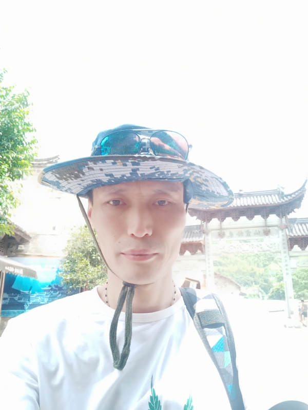 童群海的第一张照片--安阳相亲服务中心