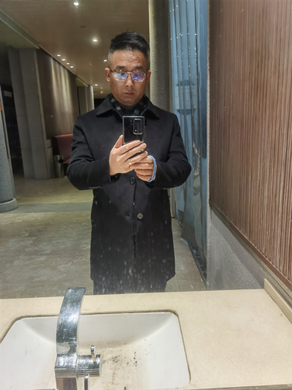 孤独尘埃的第一张照片--安阳相亲服务中心