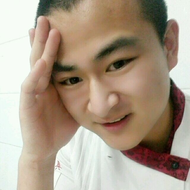 人潮拥挤的第一张照片--安阳相亲服务中心