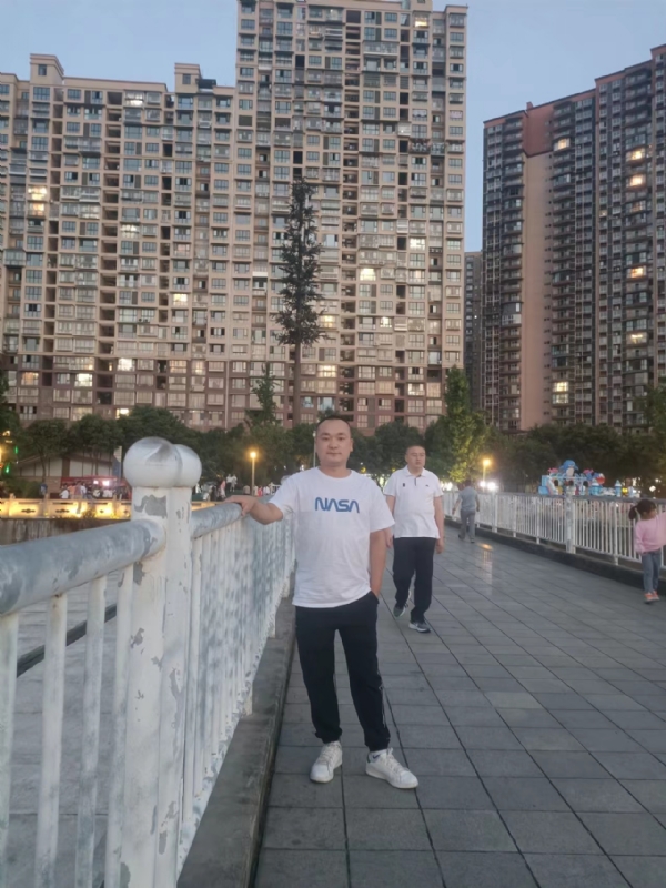 寂寞的男人的第一张照片--安阳相亲服务中心