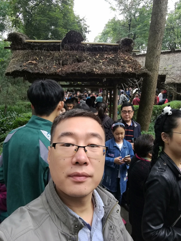 撑起一片天的第一张照片--安阳相亲服务中心