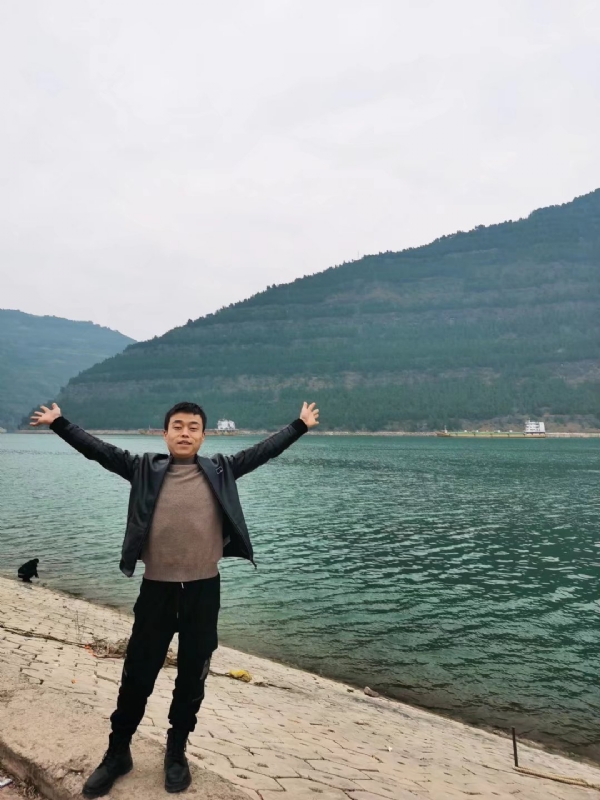 寂寞的风的第一张照片--安阳相亲服务中心