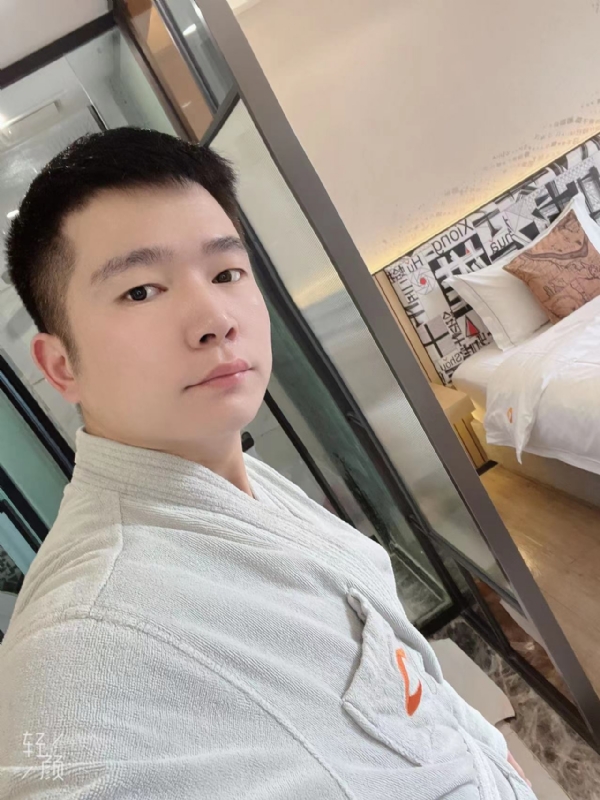 绿帽的第一张照片--安阳相亲服务中心