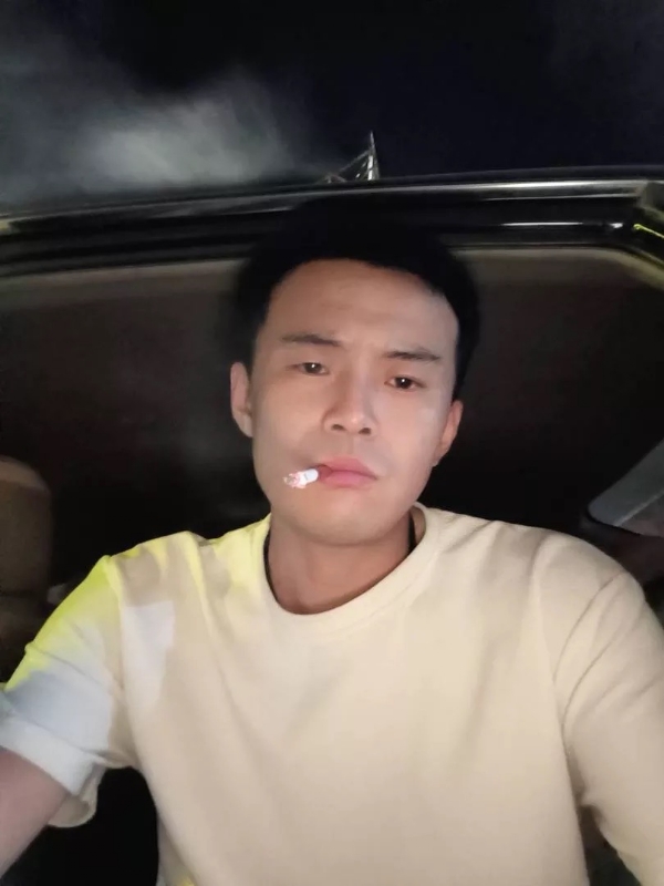 爱睡觉的土拨鼠的第一张照片--安阳相亲服务中心