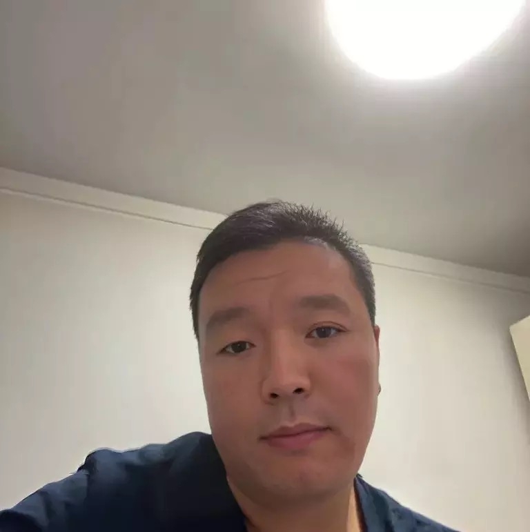 穿唐装的松鼠的第一张照片--安阳相亲服务中心