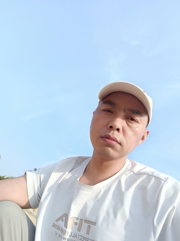 哥哥的第一张照片--安阳相亲服务中心