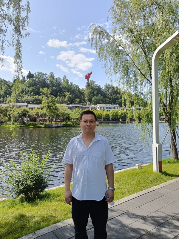 风雨相伴的第一张照片--安阳相亲服务中心