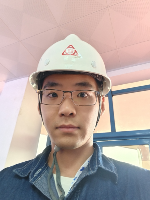 何鹏宇的第二张照片--安阳相亲服务中心