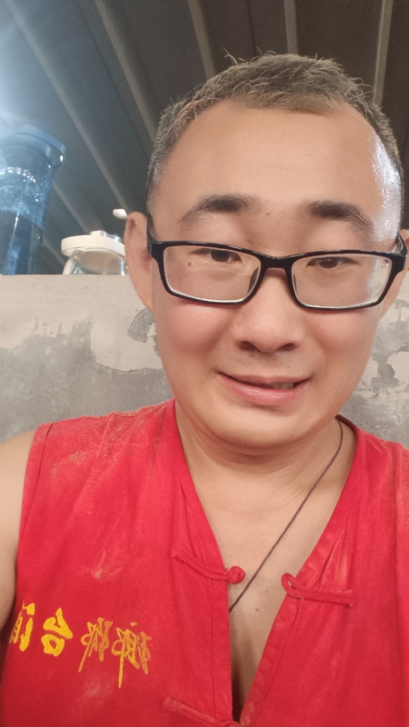 黑黑一笑的第二张照片--安阳相亲服务中心