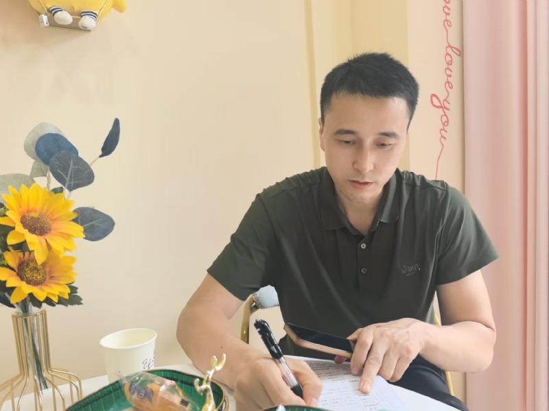 笑看一切的第二张照片--安阳相亲服务中心