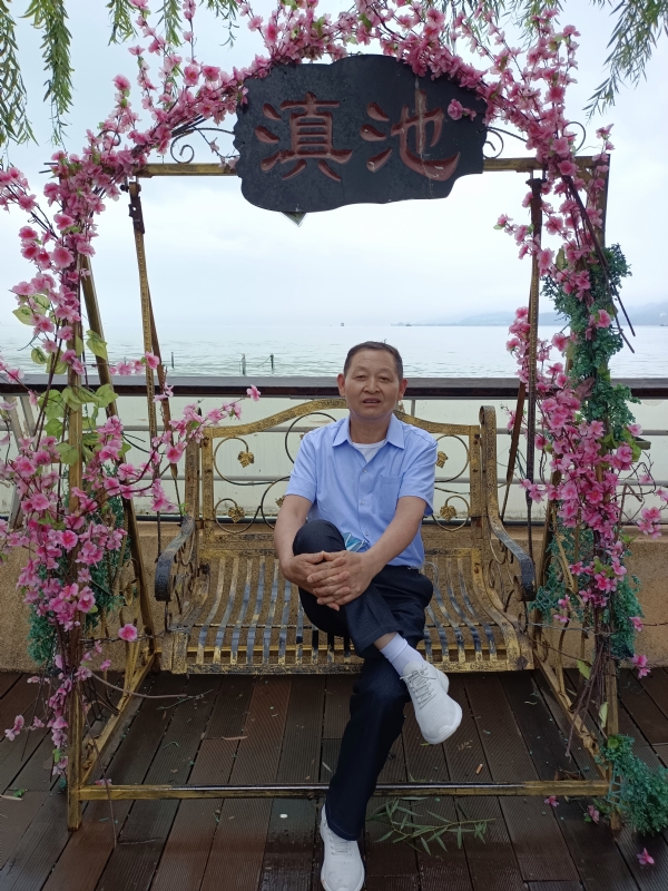 奋斗的第一张照片--安阳相亲服务中心