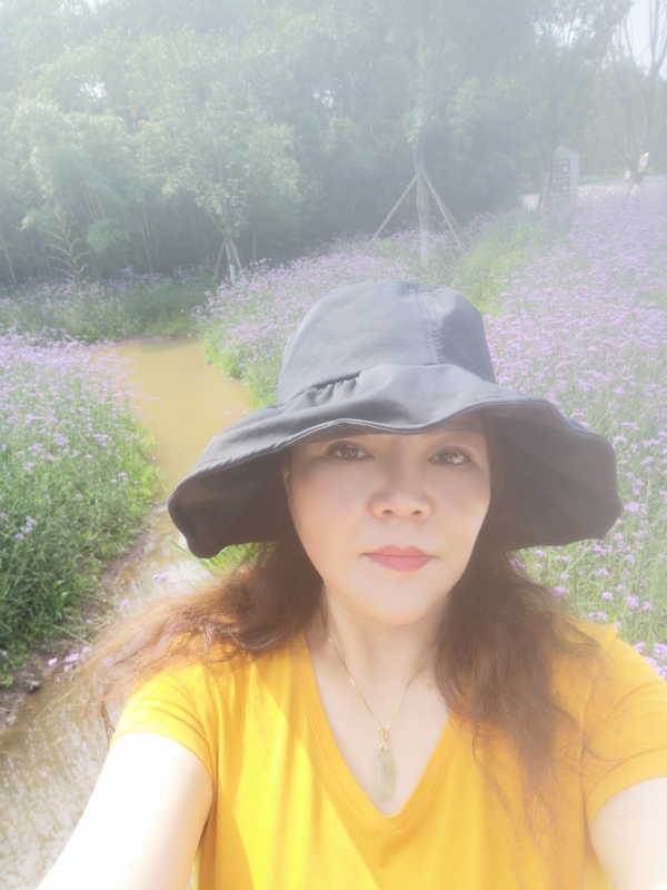 宛霞的第三张照片--安阳相亲服务中心