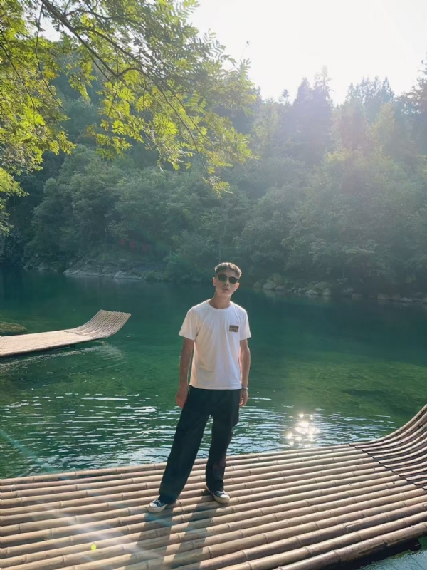 林言的第三张照片--安阳相亲服务中心