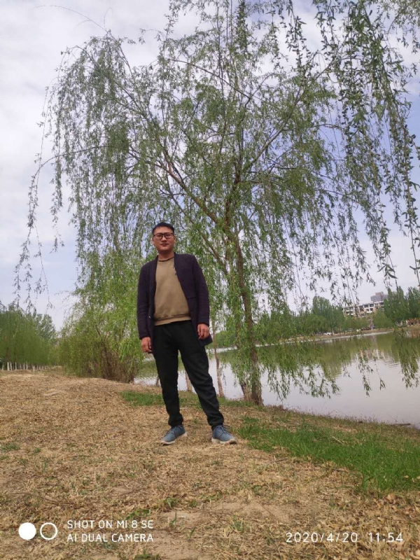 风中的烟头的第一张照片--安阳相亲服务中心