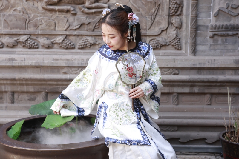 认真的雪的第一张照片--安阳相亲服务中心